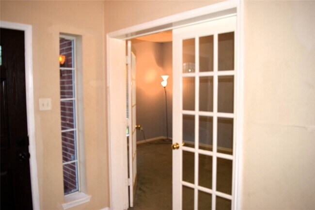 Building Photo - 8511 Cross Country Dr