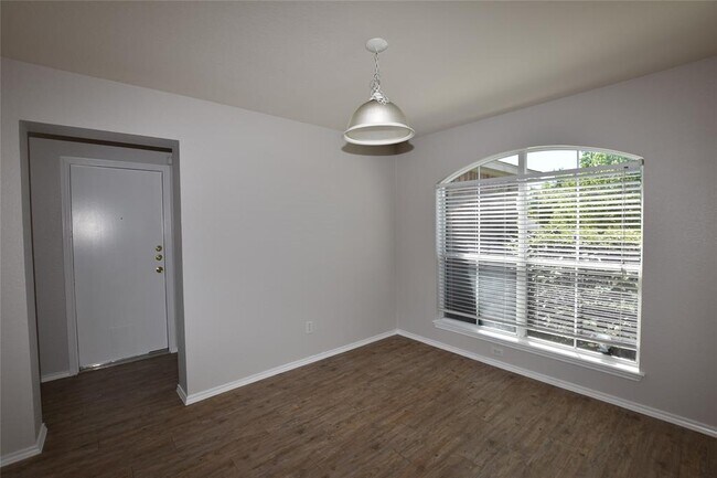 Foto del edificio - 1100 Remington Dr