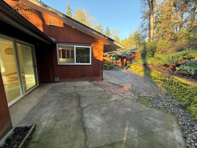 Building Photo - 1808 E 28th Ave