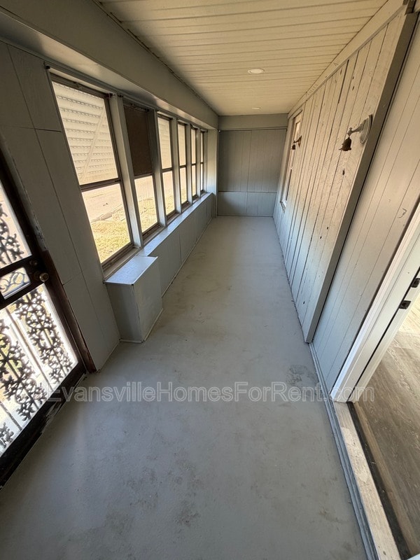 Building Photo - 918 S Barker Ave