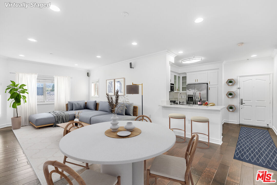 Foto principal - 11504 Moorpark St