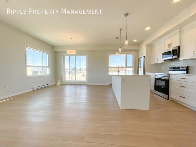 Photo du bâtiment - AMAZING 2 BEDS/ 2 BATHS CONDO