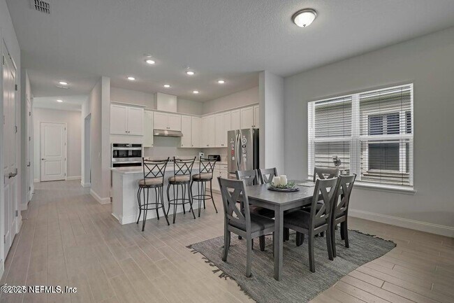 Foto del edificio - 4387 Sun Lily Ct