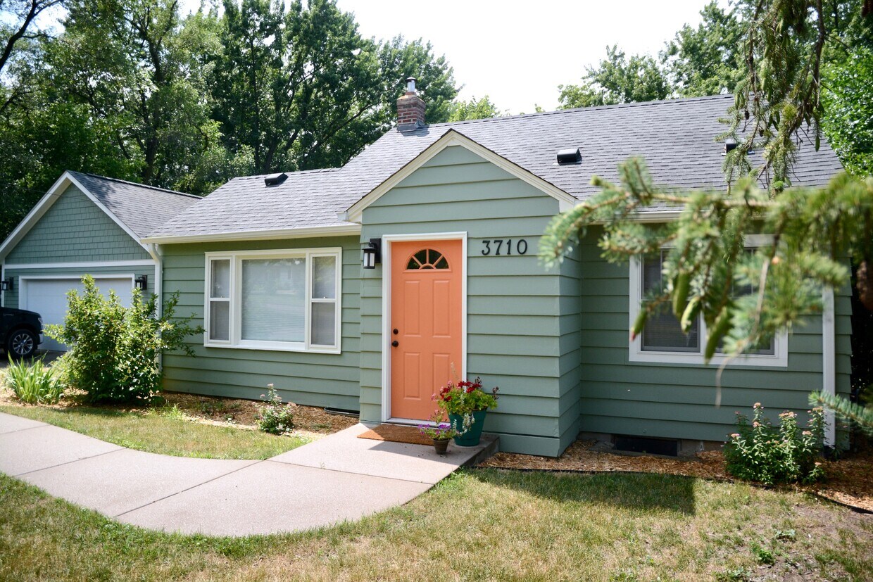 Primary Photo - 3710 Plymouth Rd