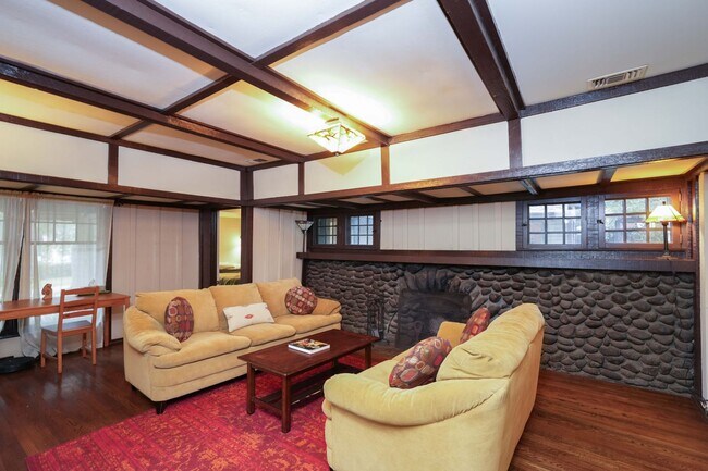 Foto del edificio - COMING SOON!!! BEAUTIFUL HISTORIC HOME LOC...