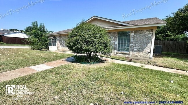 Building Photo - 1301 Quail Dr