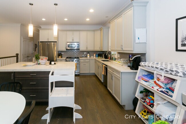 Foto del edificio - 1513 W Diversey Pkwy