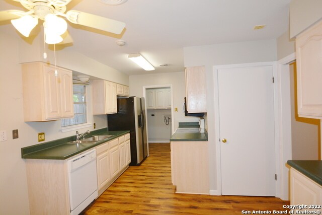 Building Photo - 410 Tango Dr