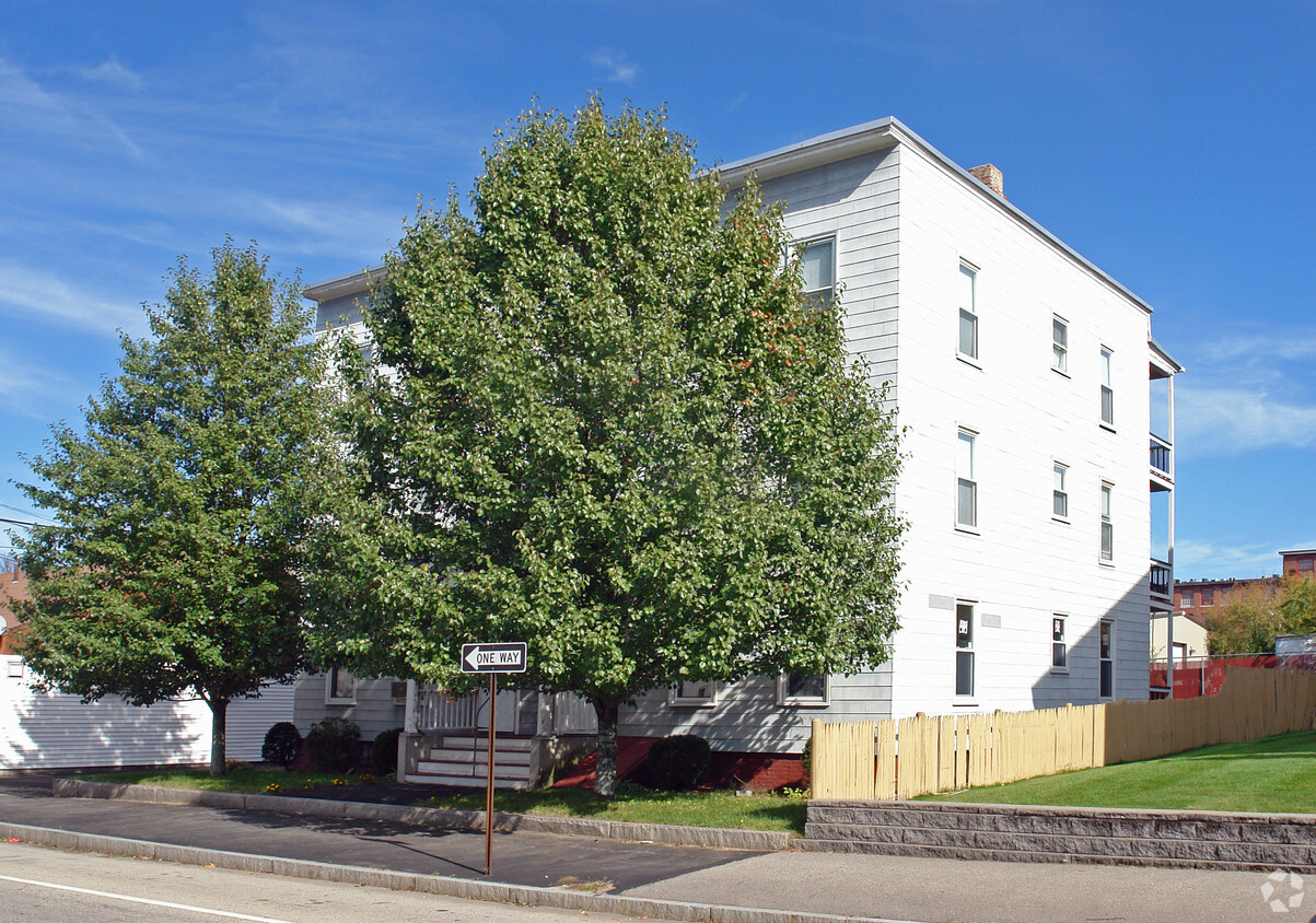 Primary Photo - 143-145 Maple St