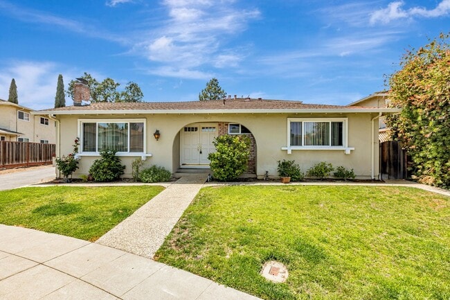 Ground Level Front Unit with 2 Car Garage - Ground Level Front Unit with 2 Car Garage Apartment