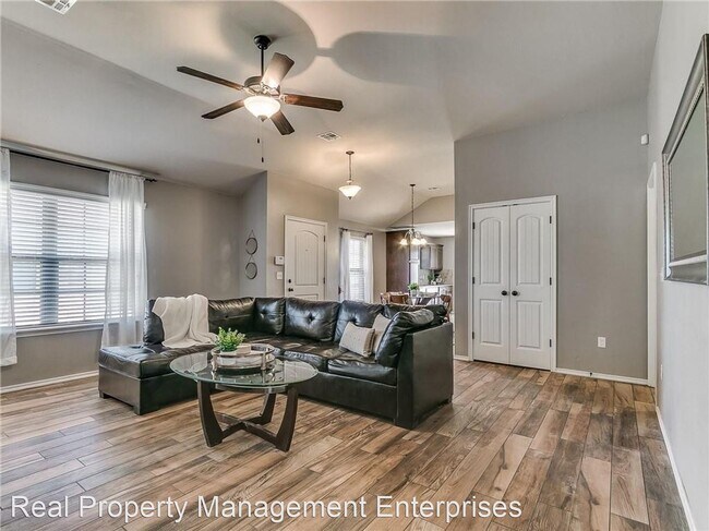 Building Photo - 3 br, 2 bath House - 5609 Clearwater Dr