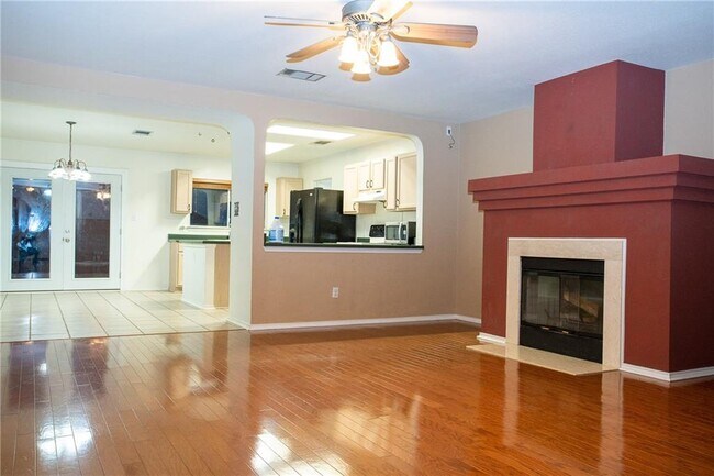 Building Photo - 2214 Milan Dr