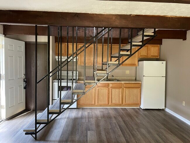Foto del edificio - Charming Studio Apartment with Ample Space...