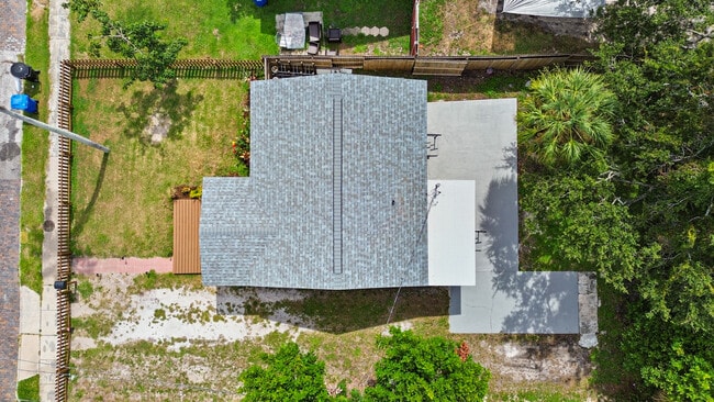 Building Photo - 1815-1812 12th St S