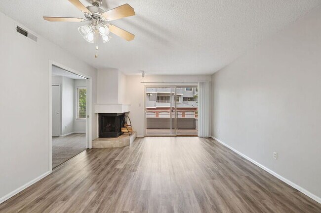 Foto del edificio - Updated 2-Bedroom Ground-Level Condo – Wat...