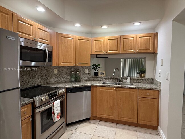 Building Photo - 8819 SW 130th Pl