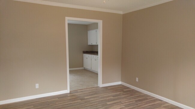 Building Photo - 2353 Colonial Hills Southaven, MS