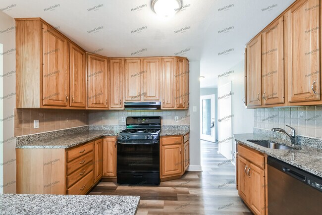 Foto del edificio - 660 Brookstone Dr