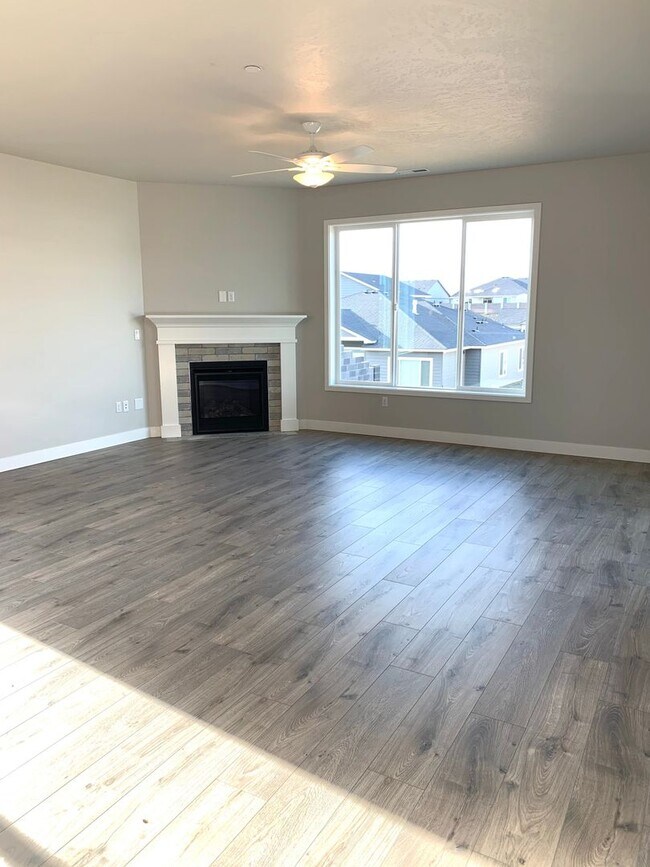 Foto del edificio - Tanninen New Construction 3 Bedroom 2 Bath off Dallas Rd