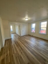 Building Photo - 1031 Waugoo Ave