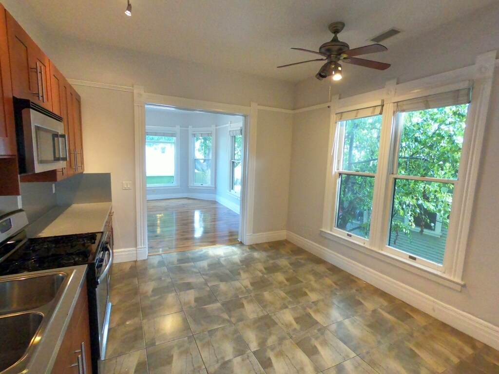 Foto principal - 1156 Edgeware W Rd