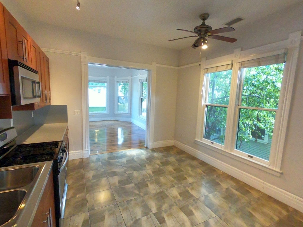 Primary Photo - 1156 Edgeware W Rd