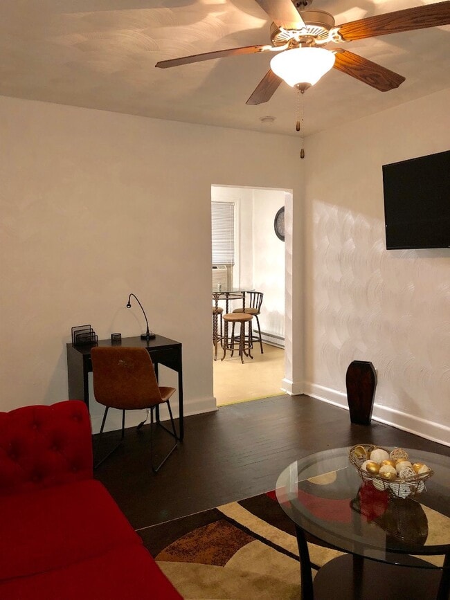 Building Photo - 811 E 30th St