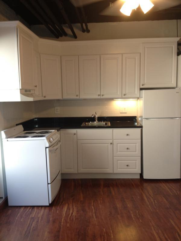 Building Photo - 121 Park Dr