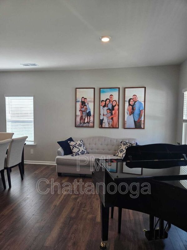 Foto del edificio - 8631 Briar Rose Pl