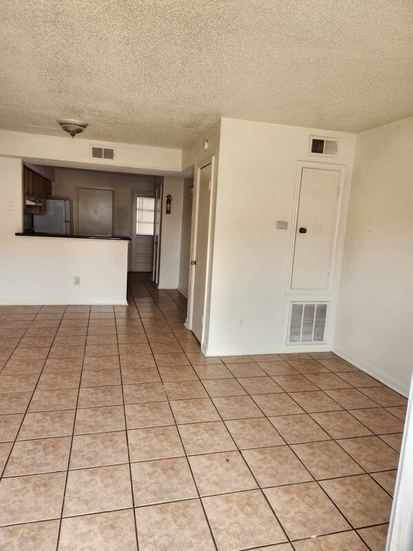 Foto del edificio - 721 Hinyub, Apartment D