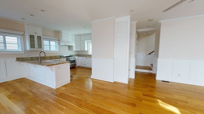 Building Photo - Bright and Spacious 4 Bed plus Bonus Room ...