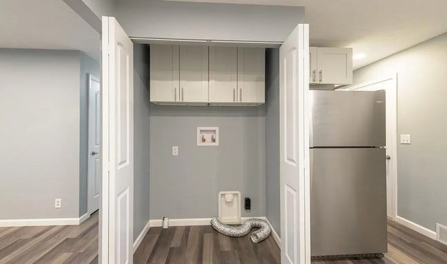 Building Photo - Fully Remodeled 3 Bedroom, 3 Bath Close To...