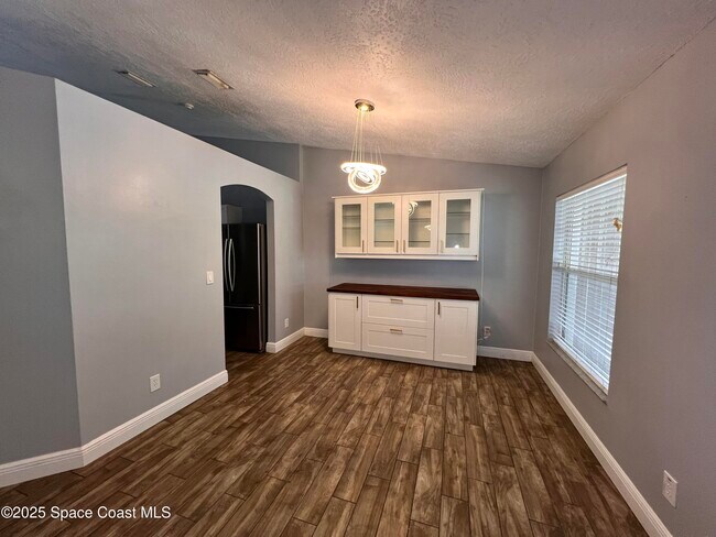 Foto del edificio - 3288 Wallace Ave