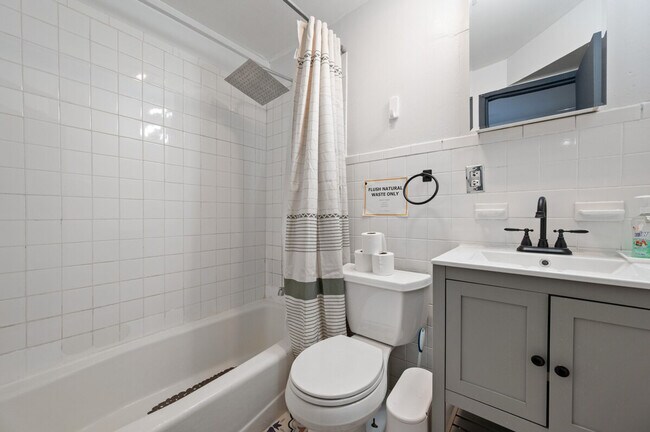 Foto del edificio - 301 W 31st St
