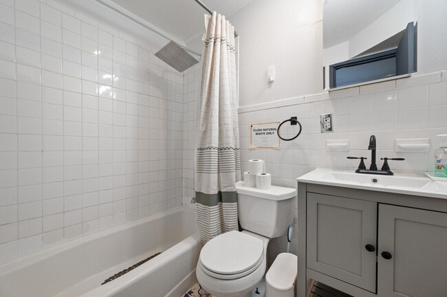 Building Photo - 301 W 31st St