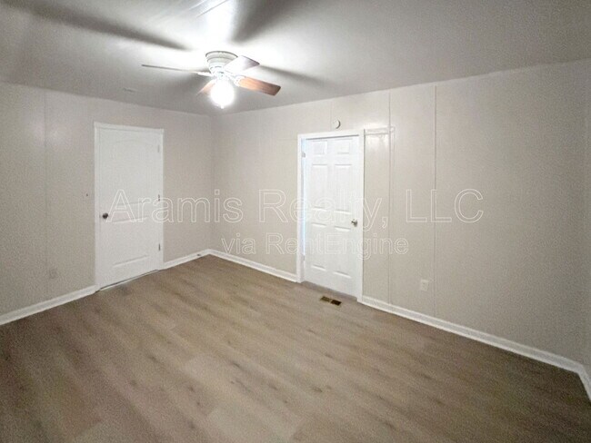 Foto del edificio - 7466 W Lake Dr NW