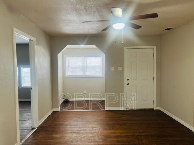 Foto del edificio - 3307 1st St