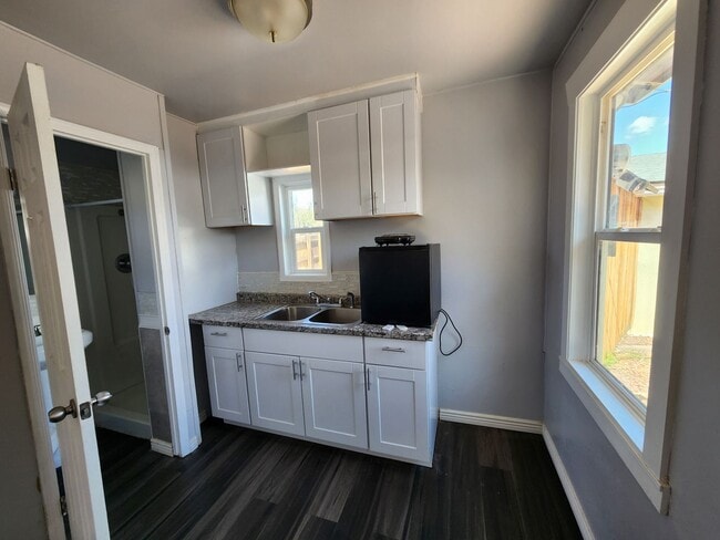 Building Photo - Standalone Studio with updates throughout!