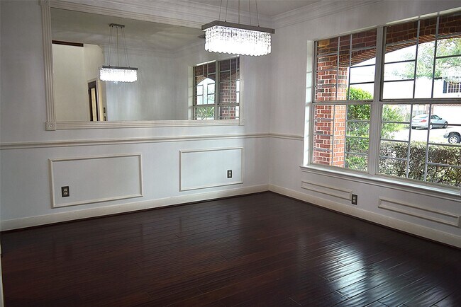 Foto del edificio - 4911 Dwarf Honeysuckle Ct