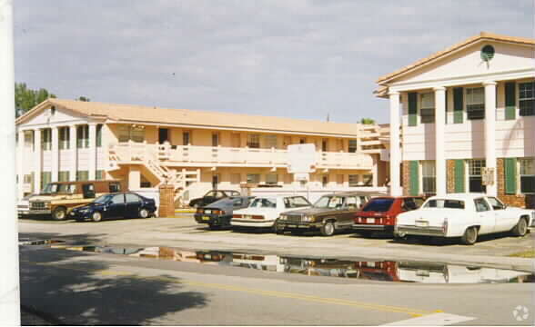Primary Photo - London Apartments