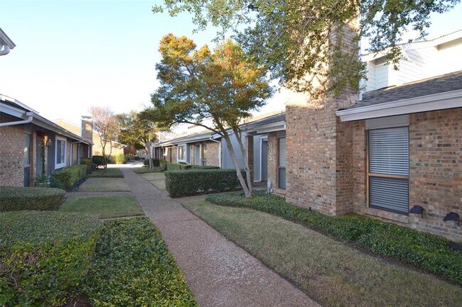 Foto del edificio - 17490 Meandering Way