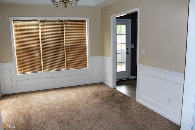 Foto del edificio - 5115 Yellow Pine Dr