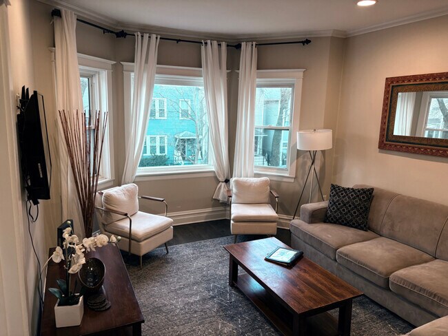 Foto del edificio - 3049 N Leavitt St