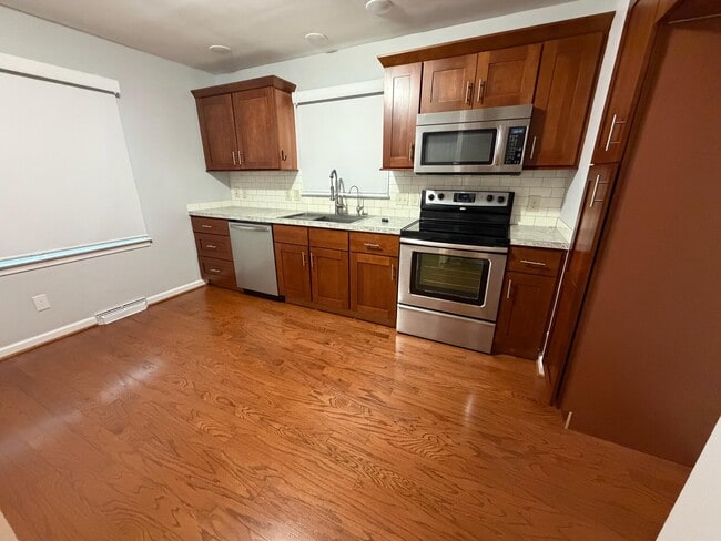 Building Photo - 1929 Alexandria Dr