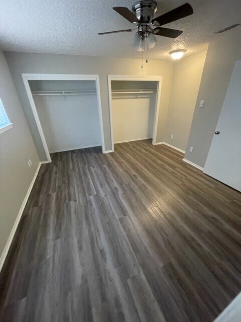 Foto del edificio - 4917 Loch Lomond Dr