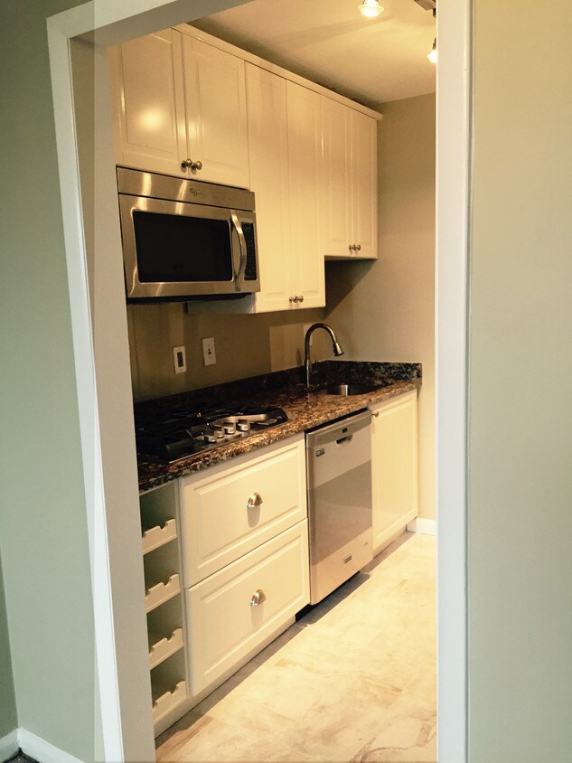 Kitchen - 10401 Grosvenor Pl