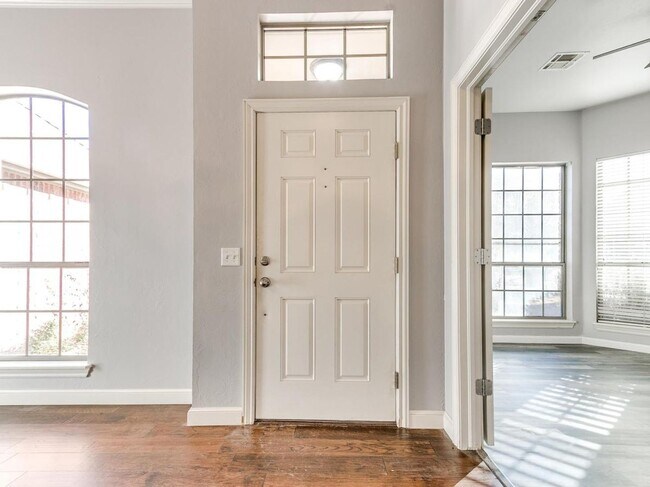Foto del edificio - 17121 Kemble Ln