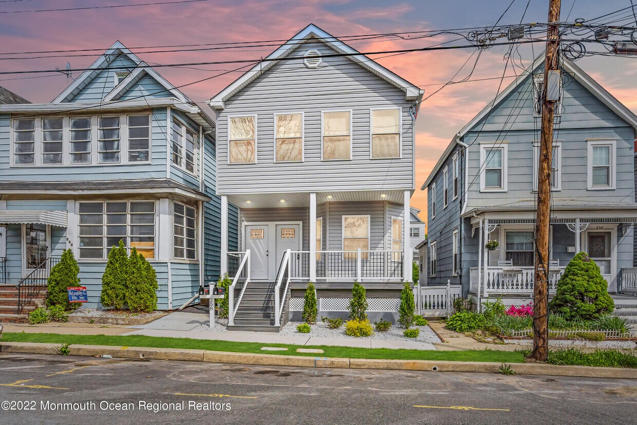Primary Photo - 258 Henry St