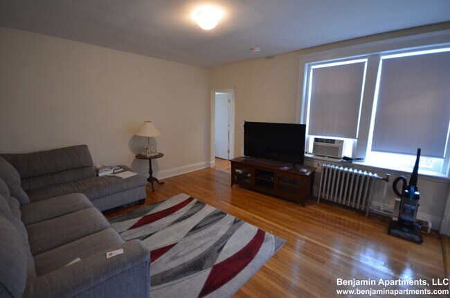 Building Photo - 464 Park Dr