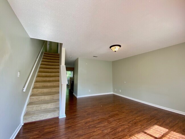 Foto del edificio - 2126 Alpine Rd